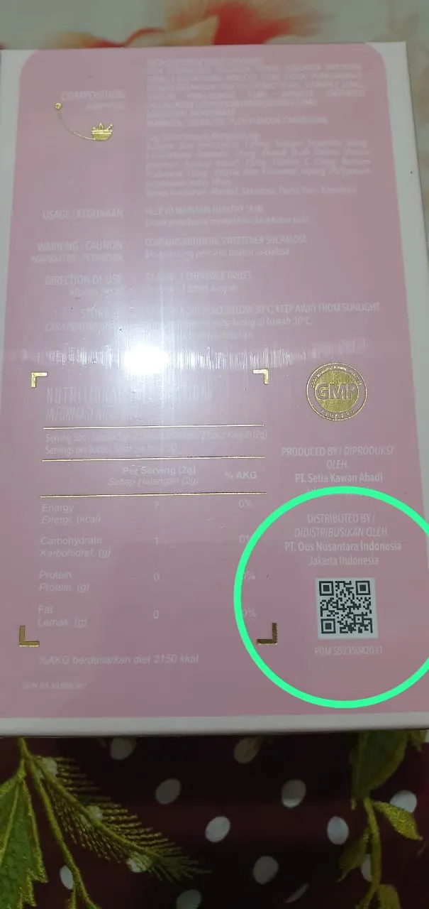 Bagian belakang kemasan DVN Collagen menampilkan informasi BPOM, QR code, dan data distributor resmi