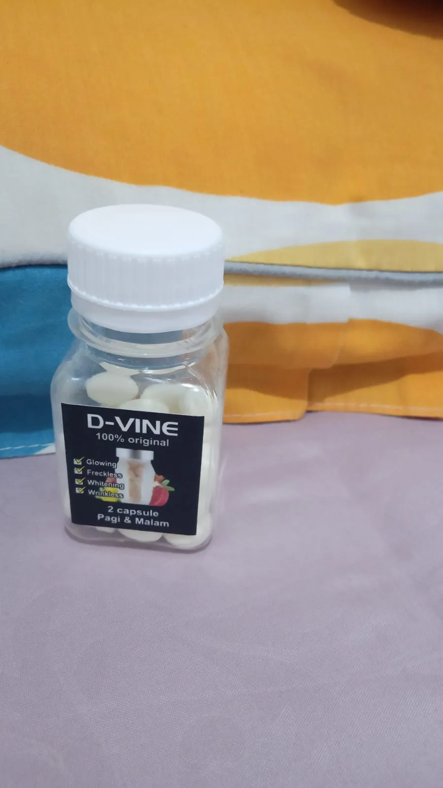 Contoh produk palsu DVN Collagen dalam botol plastik kecil dengan label hitam